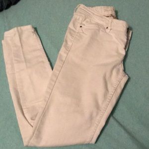 White skinny jeans
